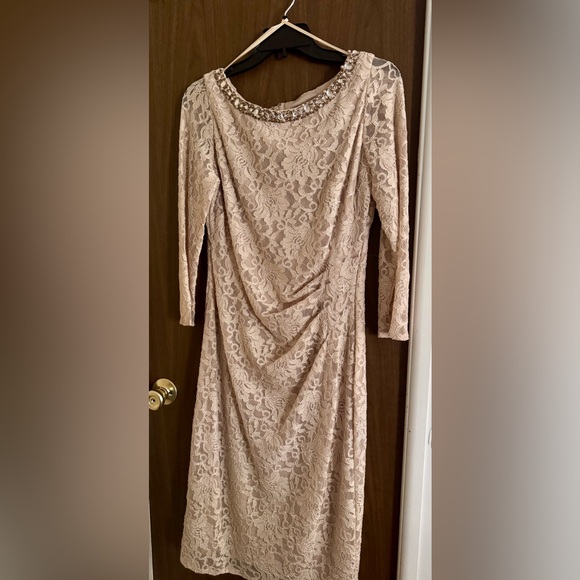 Elegant Jessica Howard Lace Long Sleeve Dress in Cream - Picture 1 of 3
